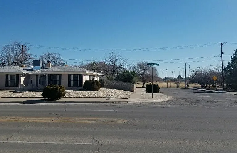 3000 Wedgewood Dr — Photo 3