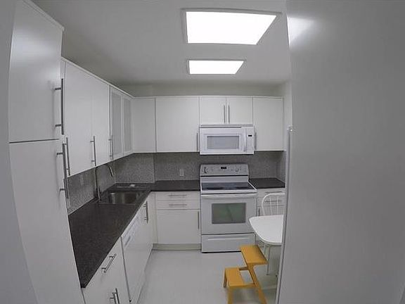 5th image of 100 Bayview Dr APT 1115
