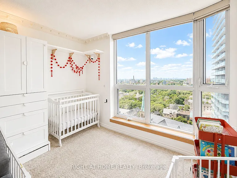 1055 Bay St #Penthouse 12 — Photo 6