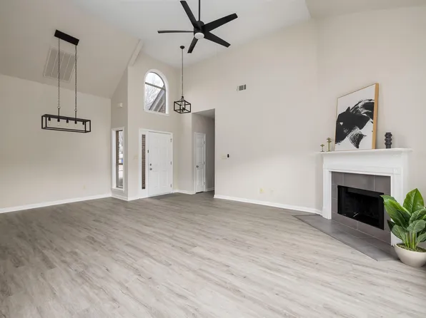 735 Forest Lakes Dr, Sterrett, AL 35147