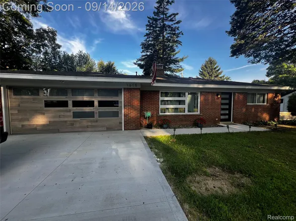1615 Ladd Rd, Wolverine Lake, MI 48390