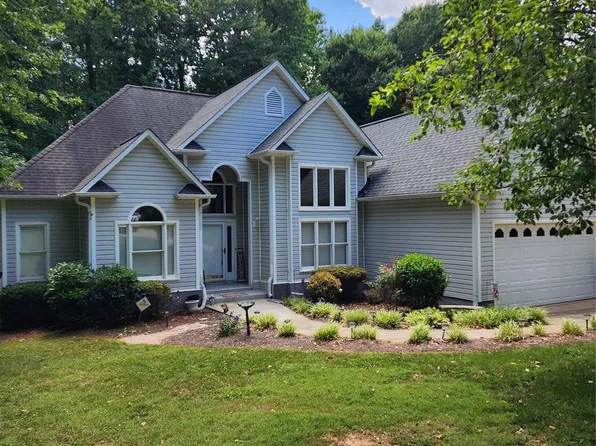 135 Pinecroft Ct, Troutman, NC 28166