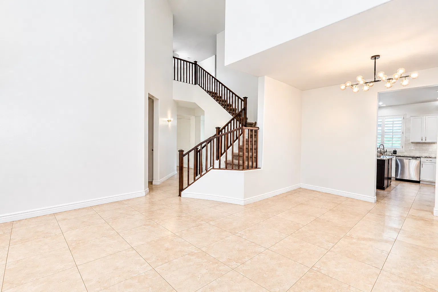 4 bed, 2663 sqft, $2,995 — Photo 2