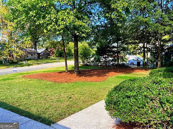 3rd image of 31 Williamsburg Dr NW