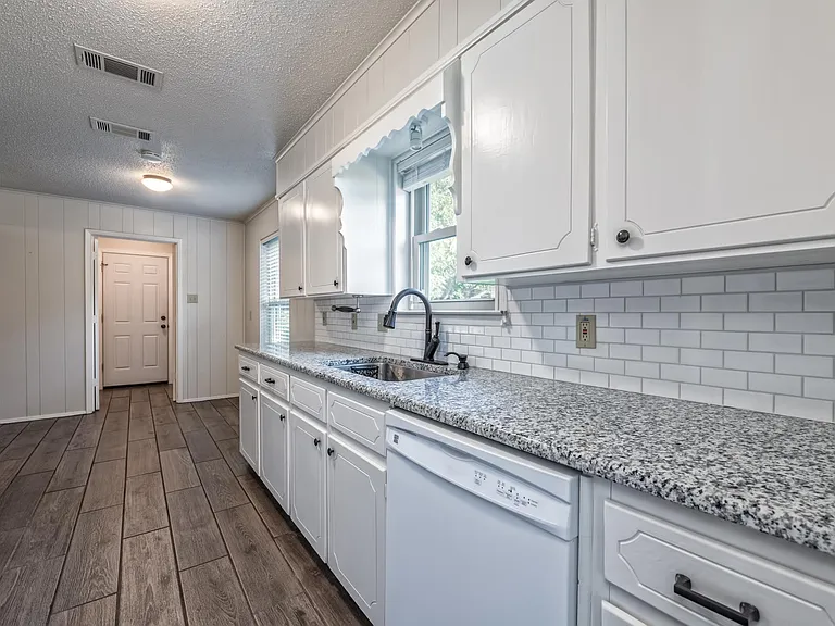 424 Richland Dr — Photo 6