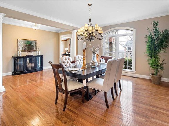 4th image of 543 Woodcliff Heights Dr
