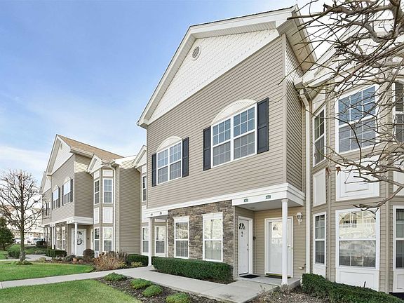 2nd image of 413 Autumn Dr