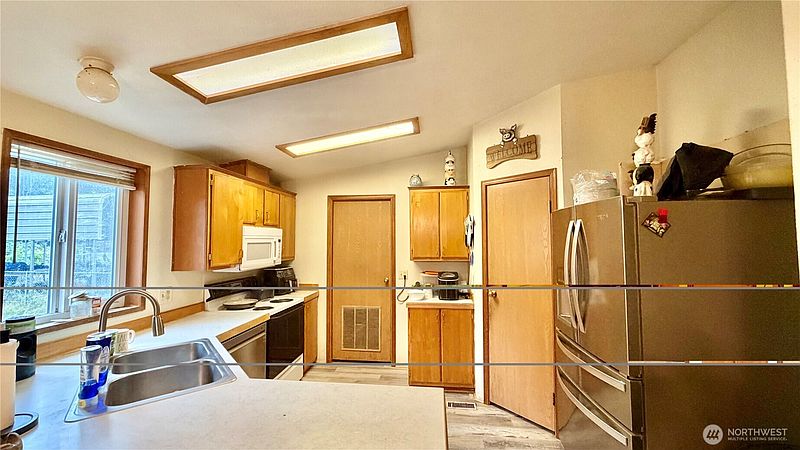 4th image of 35813 2nd Avenue E