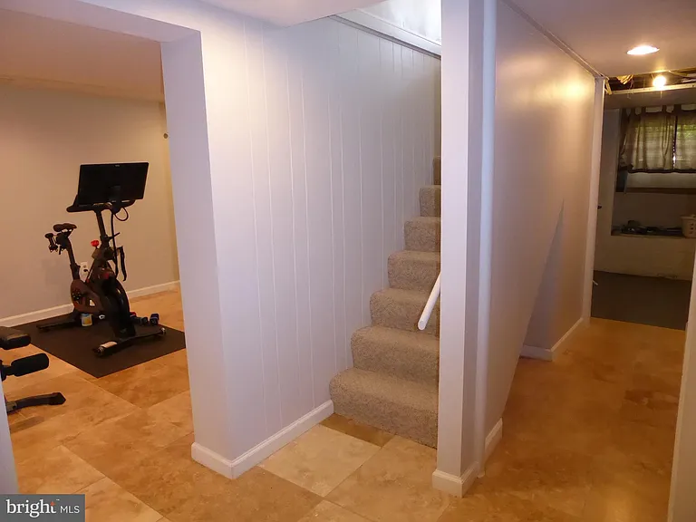 323 S Adams St — Photo 33