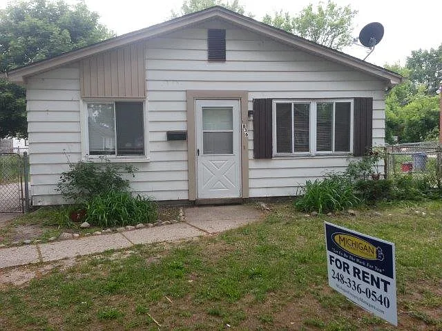 1836 E Meyers Ave photo 1