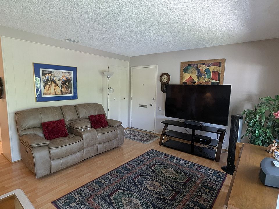 2nd image of 852 Ronda Mendoza Unit O