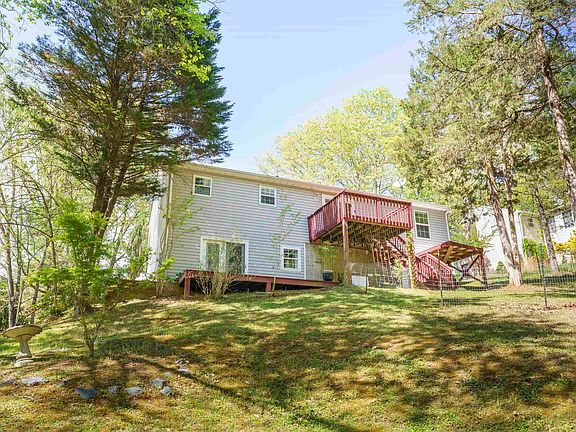 3rd image of 751 Jonquil Rd