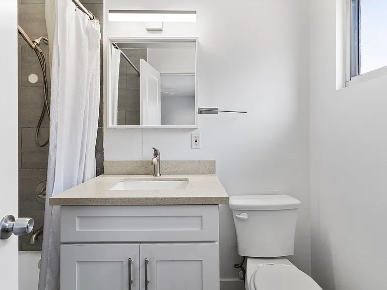 1024 Loma Avenue — Photo 13