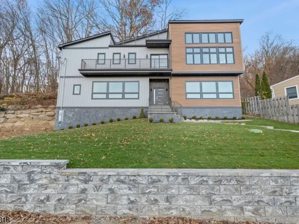301 Kingsland Rd, Landing, NJ 07850