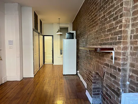 Rented by Eric Goodman Realty Corp | media 17