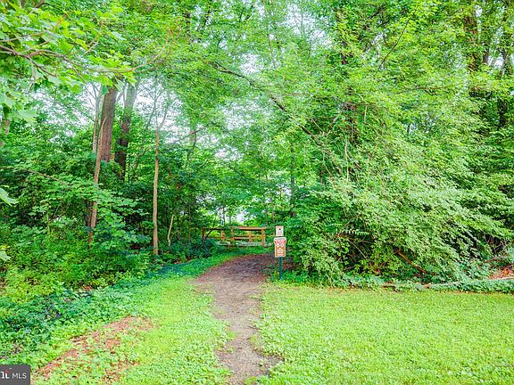 4th image of 9519 Heathwood Ct