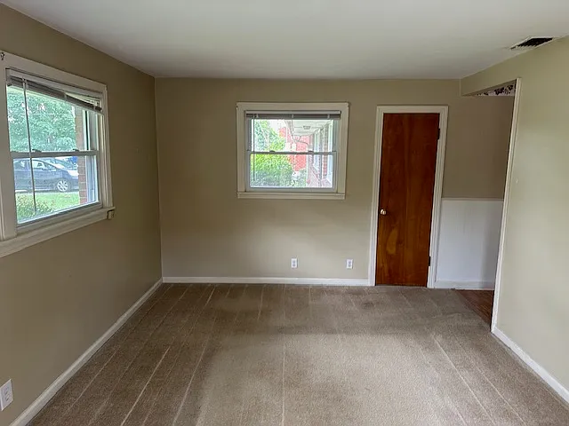 925 Potter Ln — Photo 2