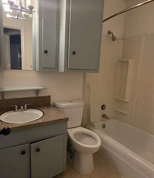 Colonial Terrace — Photo 17