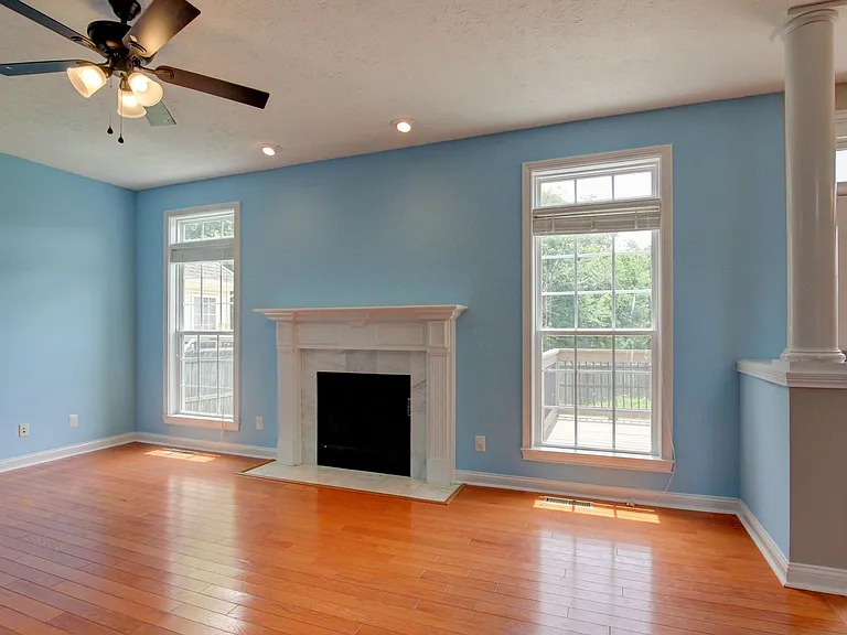 716 Cavalier Dr — Photo 42