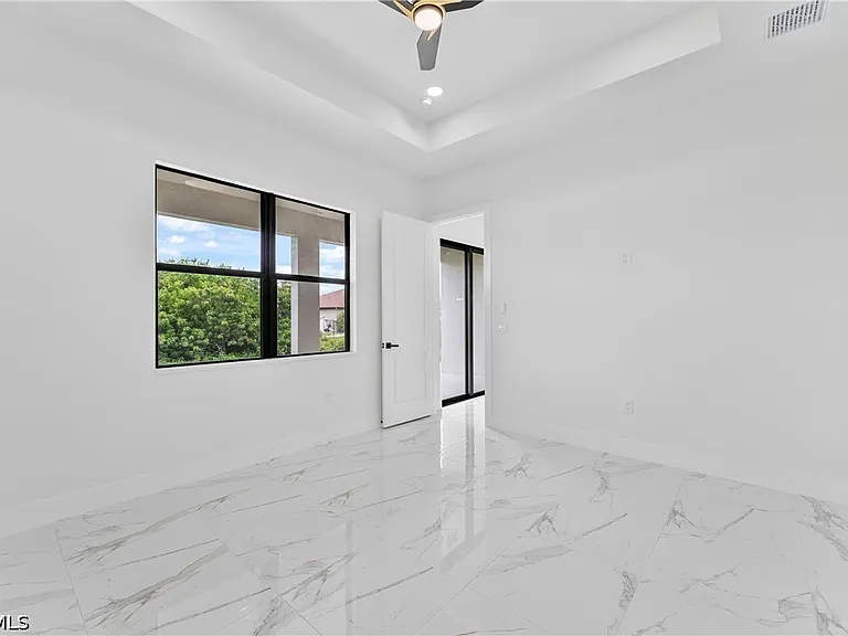 548 Long Island St E — Photo 20