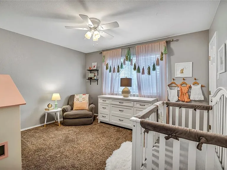 1808 Sylvia Ln — Photo 18