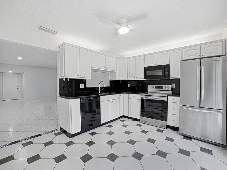 5284 Breadfruit Cir — Photo 13