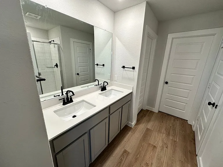 14607 Emerio Dr — Photo 16