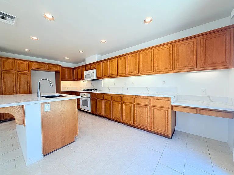 28330 Linda Vista St — Photo 6