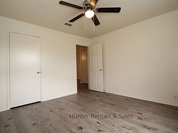 3rd image of 1714 Benttree Dr APT A