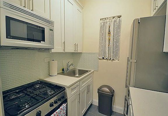 2nd image of 7 Cornelia St APT 2F