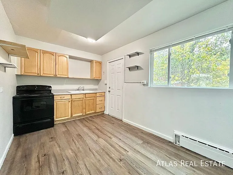 1853 W Mosier Pl — Photo 3