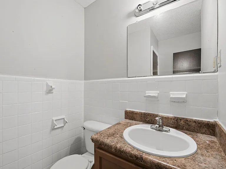 Hillcrest Apartments — Photo 7