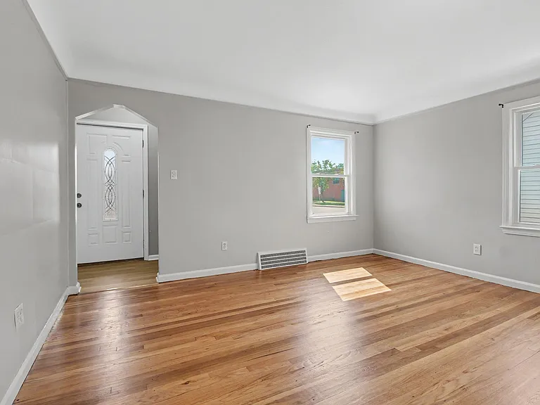 3984 Gloria St — Photo 2