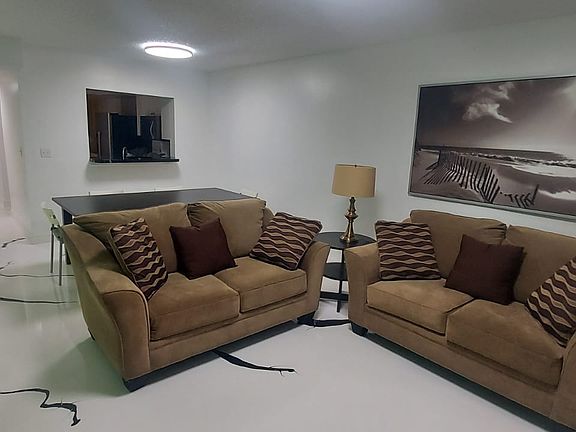 4th image of 6336 Newtown Cir #0