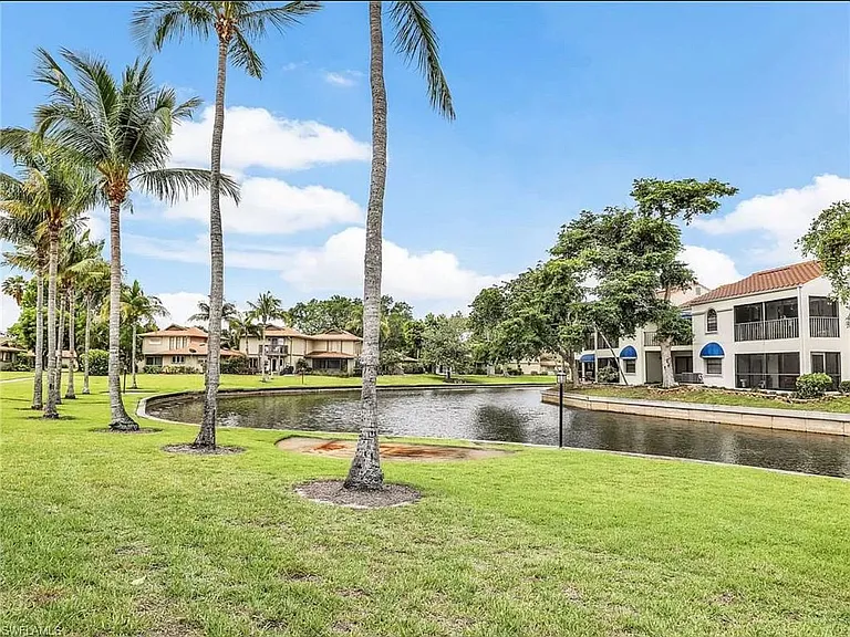 4265 Island Cir #B — Photo 16