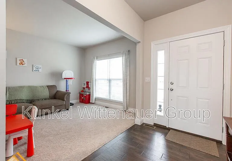 2724 Ambridge Dr — Photo 11