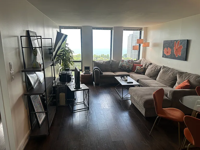 1660 N Lasalle St #2309 — Photo 3