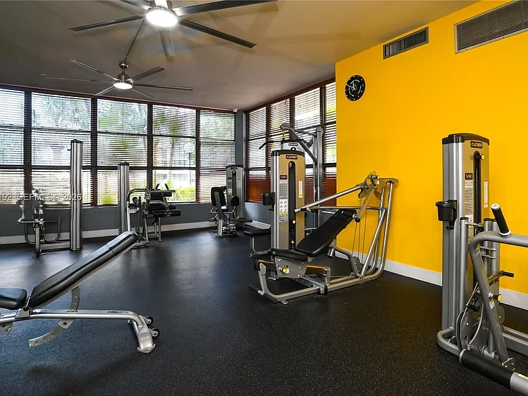 800 Parkview Dr #1018 — Photo 30