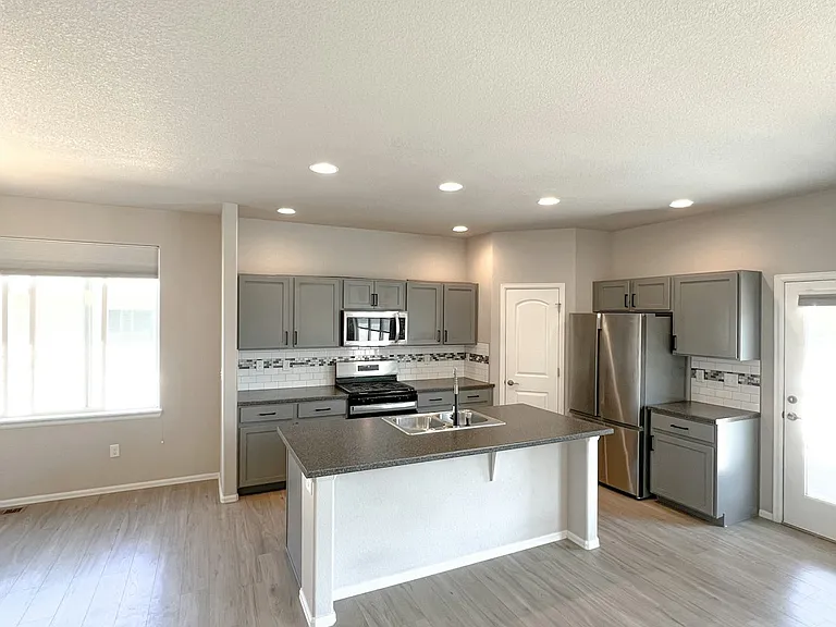 2618 Emerald St — Photo 22