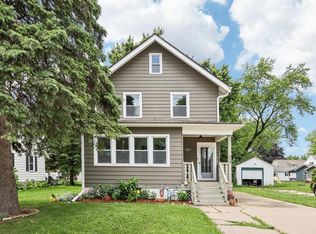 210 S Monroe St, Watertown, WI