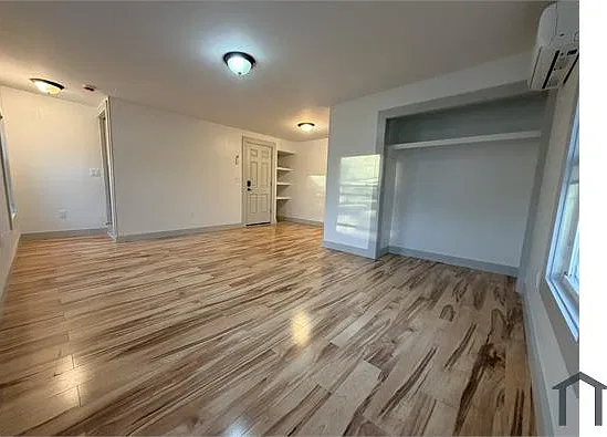 3 bed, 1000 sqft, $2,800 — Photo 2