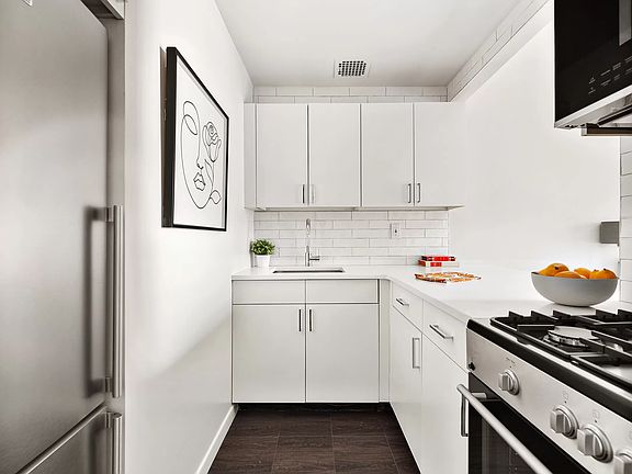 4th image of 9 Barrow St APT 6N