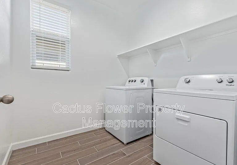 2124 W Sombra Ave — Photo 31