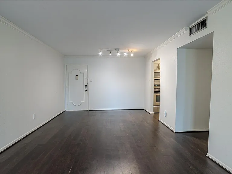 7575 Katy Fwy #103 — Photo 5