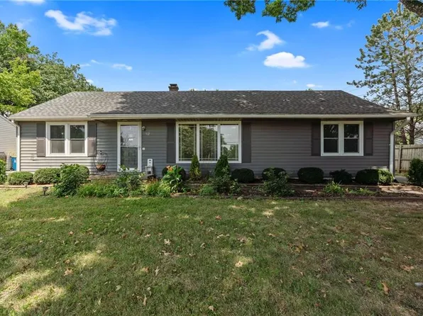 112 S Village Dr, Liberty, MO 64068