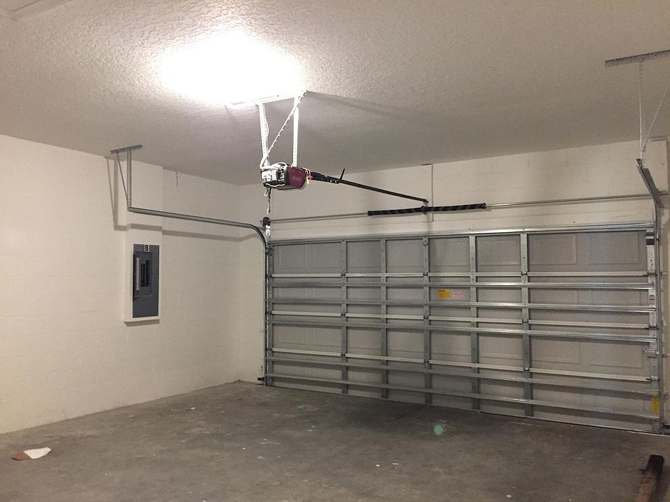 2nd image of 8 Rosepetal Ln