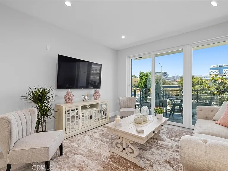 5820 La Mirada Ave #401 — Photo 32