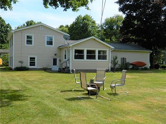 4th image of 10 White Oak Ln