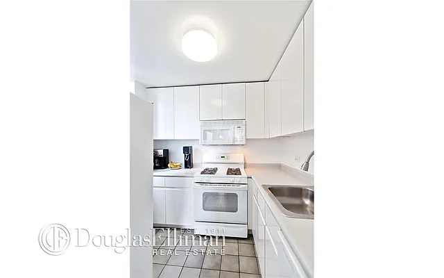 Rented by Douglas Elliman | media 14