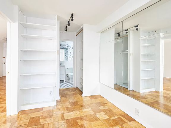 4th image of 220 E 57th St APT 8J